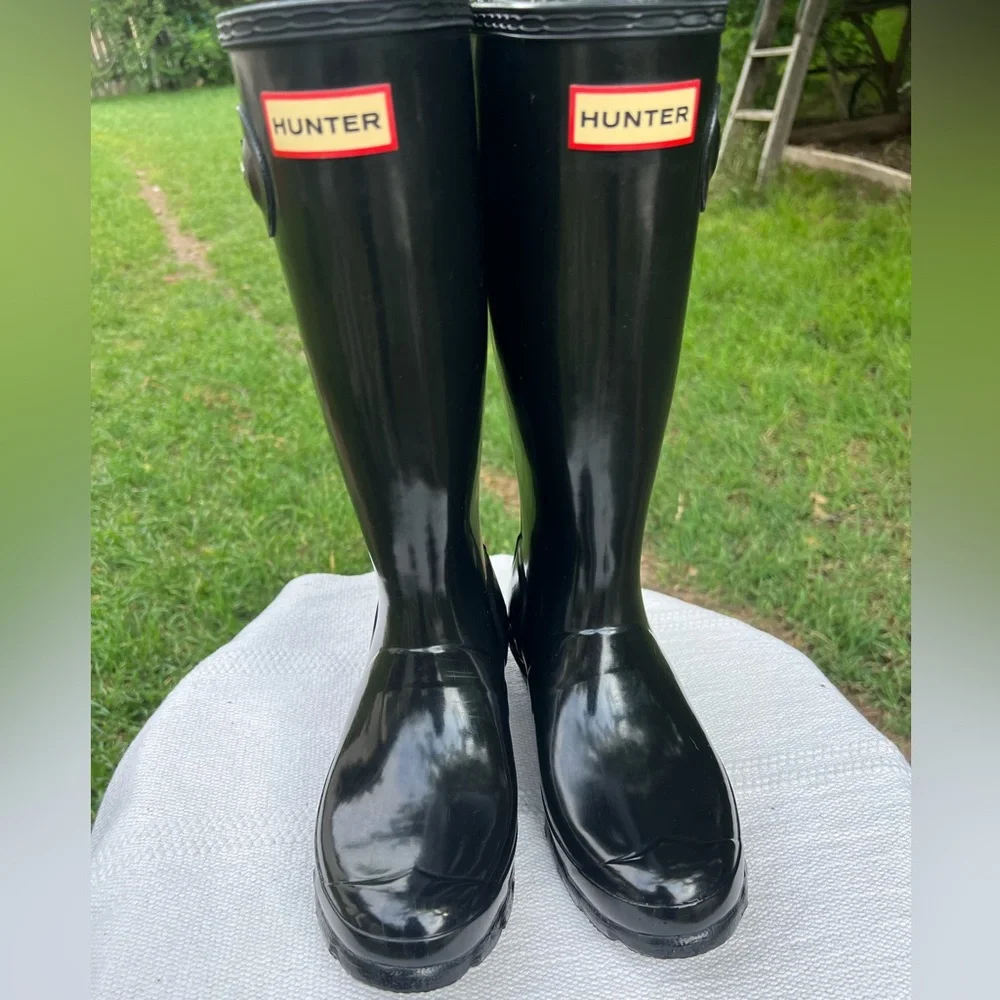 Hunter Black Gloss Rain Boots Size 5